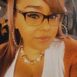 Meet your Posher, Angelique